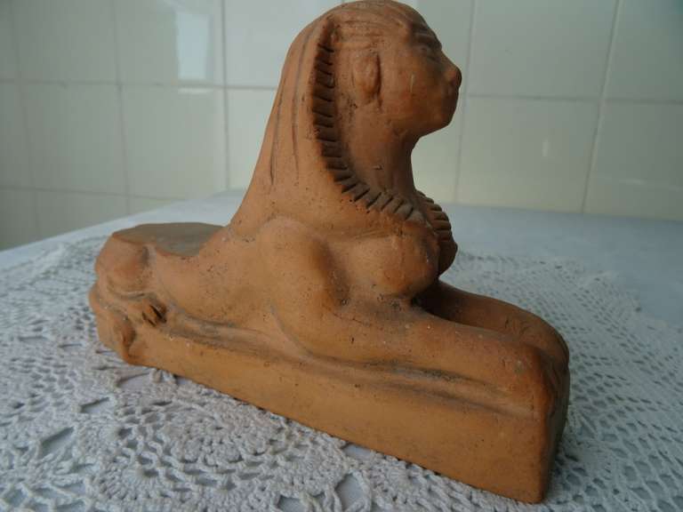 Vintage terracotta beeld Sphinx