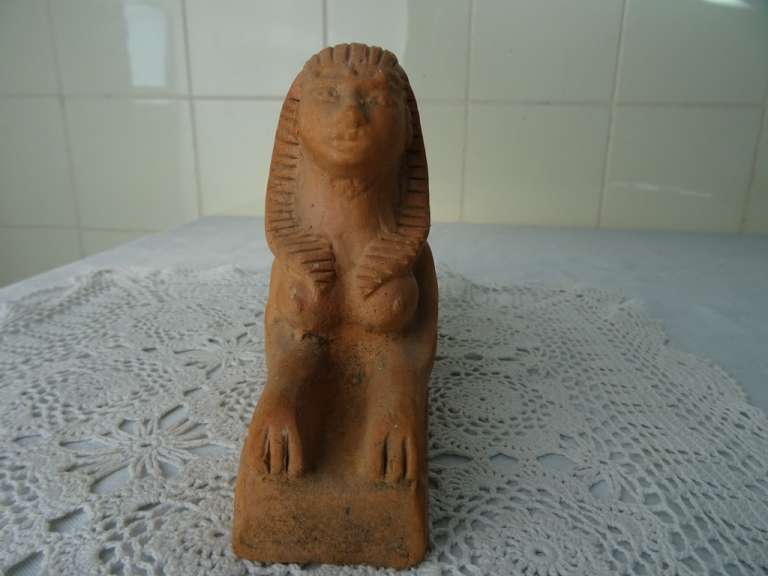 Vintage terracotta beeld Sphinx