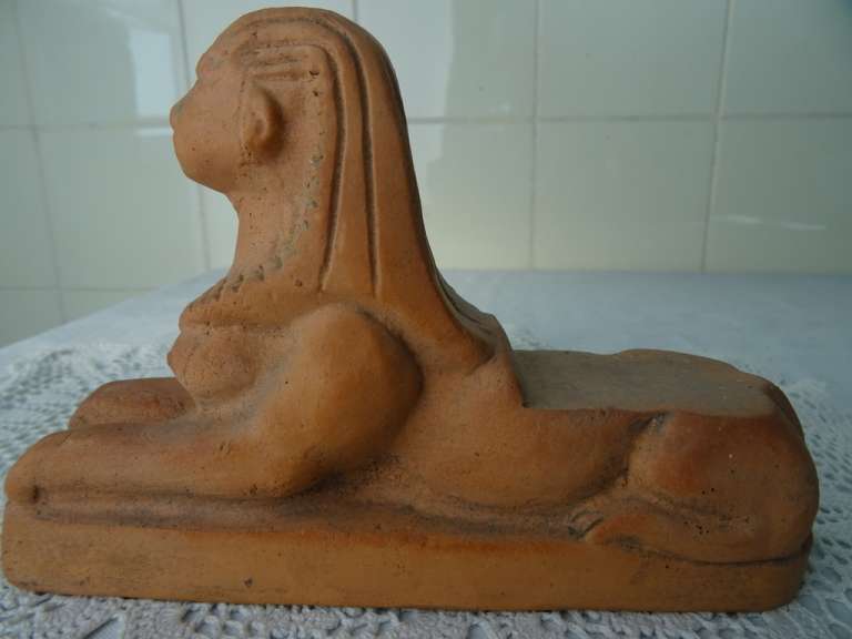 Vintage terracotta beeld Sphinx