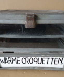 Vintage vitrine warme croquetten V. Rooy