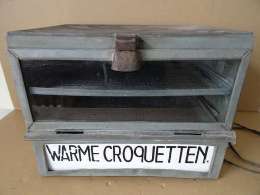 Vintage vitrine warme croquetten V. Rooy