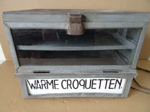 Vintage vitrine warme croquetten V. Rooy