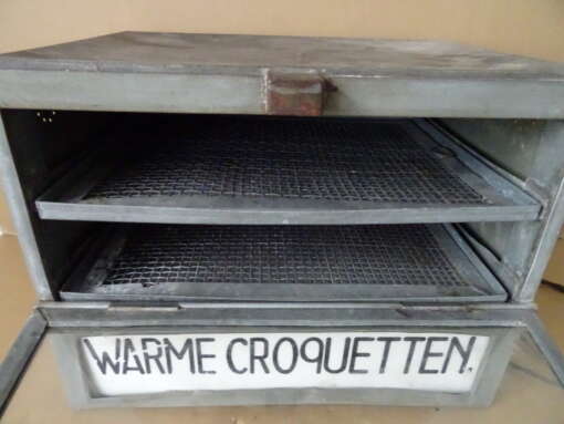 Vintage vitrine warme croquetten V. Rooy