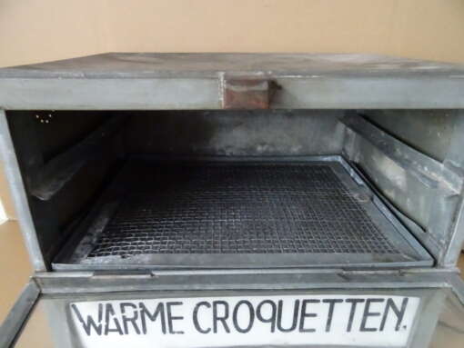 Vintage vitrine warme croquetten V. Rooy