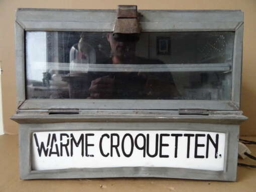 Vintage vitrine warme croquetten V. Rooy