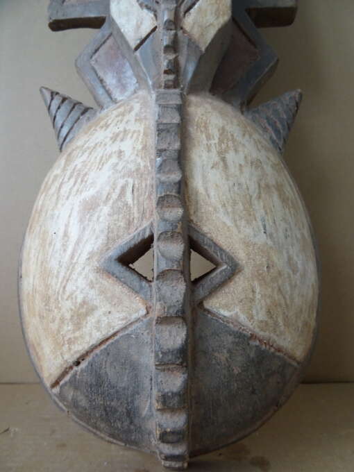 Houten Igbo masker Nigeria 102cm