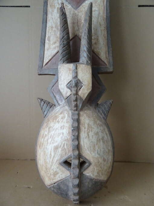 Houten Igbo masker Nigeria 102cm