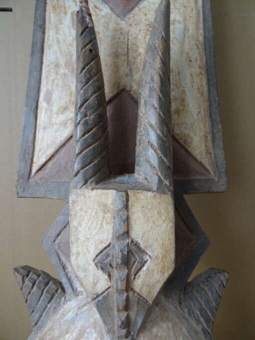 Houten Igbo masker Nigeria 102cm