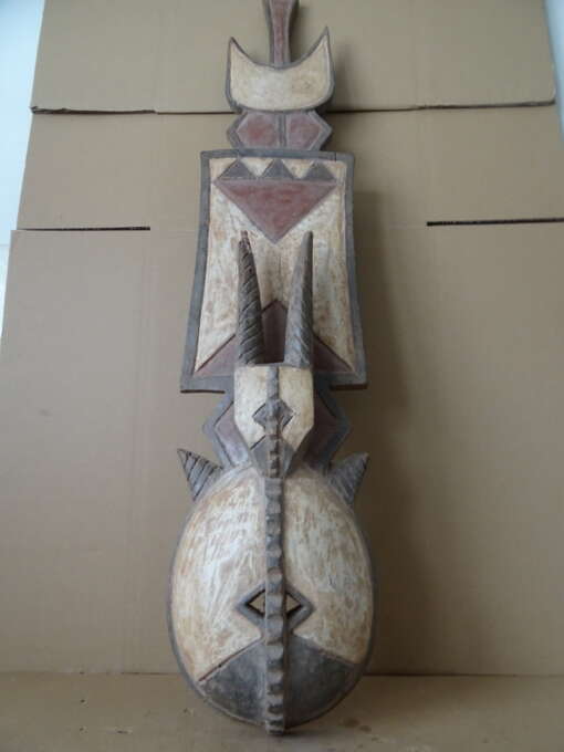 Houten Igbo masker Nigeria 102cm