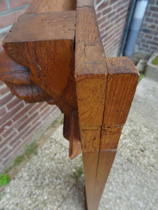 Antieke haardlijst met ingelegd hout