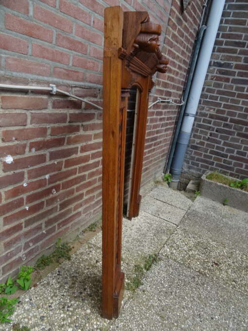 Antieke haardlijst met ingelegd hout