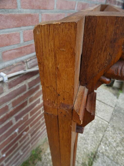 Antieke haardlijst met ingelegd hout