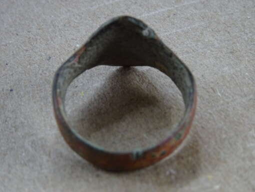 Bodemvondst middeleeuwen bronzen ring