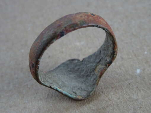 Bodemvondst middeleeuwen bronzen ring