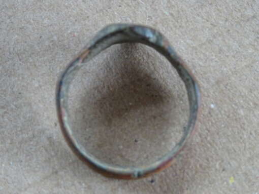 Bodemvondst middeleeuwen bronzen ring