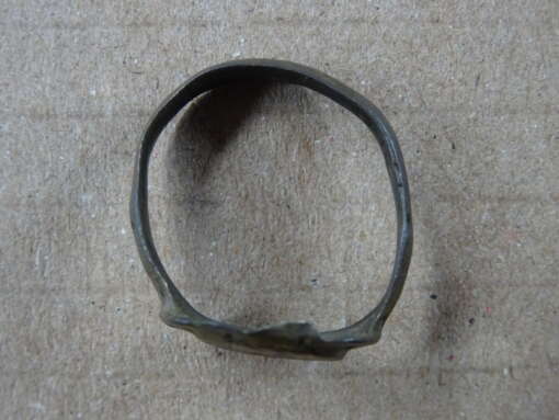 Bodemvondst middeleeuwen bronzen ring