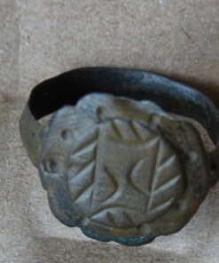 Bodemvondst middeleeuwen ring brons