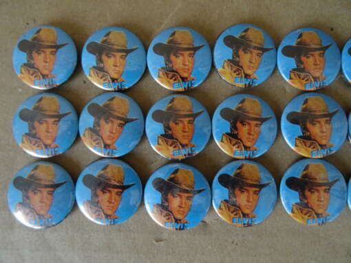 Collectie van 31 vintage Elvis Presley buttons