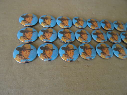 Collectie van 31 vintage Elvis Presley buttons