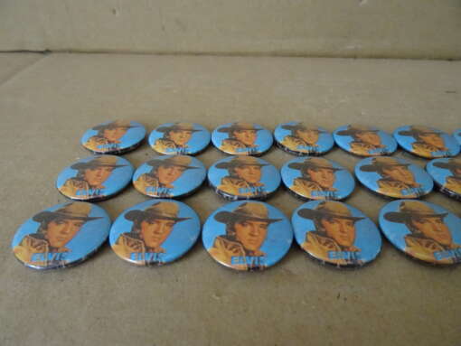 Collectie van 31 vintage Elvis Presley buttons