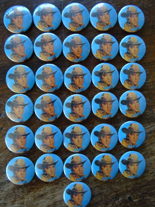 Collectie van 31 vintage Elvis Presley buttons